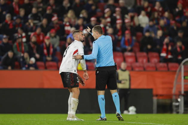 Soccer, Conference League 2026 Brann vs. Lincoln Red Imps, Bergen, October 15, 2026. Referee Dalibor ÄaernÃ½ and Lincoln Red Imps’ Christian Rutjens during the Conference League soccer match between SK Brann and Lincoln Red Imps at Brann Stadium. Photo by Paul S. Amundsen, NTB, Bergen, Norway. EDEDITORIAL USE ONLY; RESTRICTED USE FOR BETTING COMPANIES  Copyright: xPaulxS.xAmundsenx xNTBx