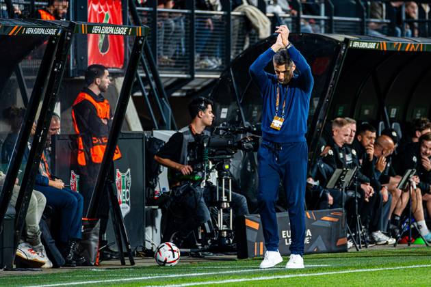 NIJMEGEN - Head coach Julio Velazquez of Levski Sofia gestures during the UEFA Europa League match between NEC Nijmegen and Levski Sofia at the Goffertstadion on October 15, 2026, in Nijmegen, the Netherlands. KEVIN SENDERS ANP UEFA Europa League 2026 27 xVIxANPxSportx xMarcelxterxBalsxIVx 572567954 originalFilename: 572567954.jpg
