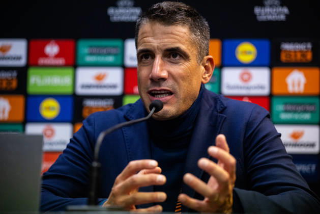 NIJMEGEN, NETHERLANDS - OCTOBER 15: Levski Sofia head coach Julio Velazquez attends a press conference, PK, Pressekonferenz after the UEFA Europa League 2026 27 League Phase MD2 match between N.E.C. Nijmegen and PFC Levski Sofia at Goffertstadion on October 15, 2026 in Nijmegen, Netherlands.  Copyright: xRenexNijhuis MBxMediax
