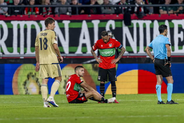 NIJMEGEN - NEC Nijmegen forward Duöan Tadic sits injured on the ground, NEC Nijmegen forward Tjaronn Chery during the UEFA Europa League match between N.E.C. and Levski Sofia at Stadion De Goffert on 15 oktober 2026 in Nijmegen, Nederland. (Photo by DeFodi Images) -