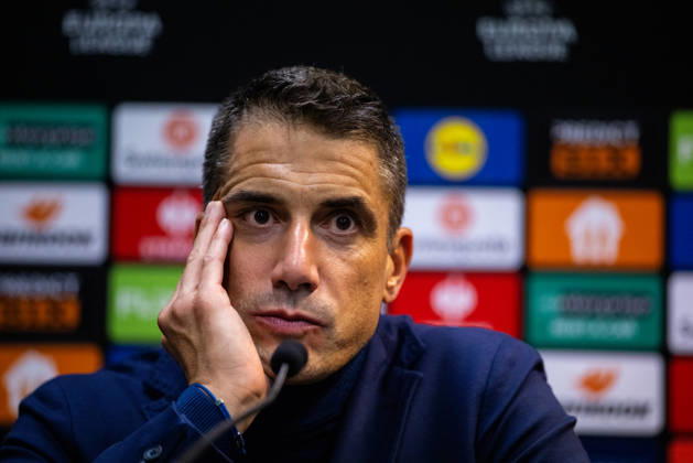 NIJMEGEN, NETHERLANDS - OCTOBER 15: Levski Sofia head coach Julio Velazquez attends a press conference, PK, Pressekonferenz after the UEFA Europa League 2026 27 League Phase MD2 match between N.E.C. Nijmegen and PFC Levski Sofia at Goffertstadion on October 15, 2026 in Nijmegen, Netherlands.  Copyright: xRenexNijhuis MBxMediax