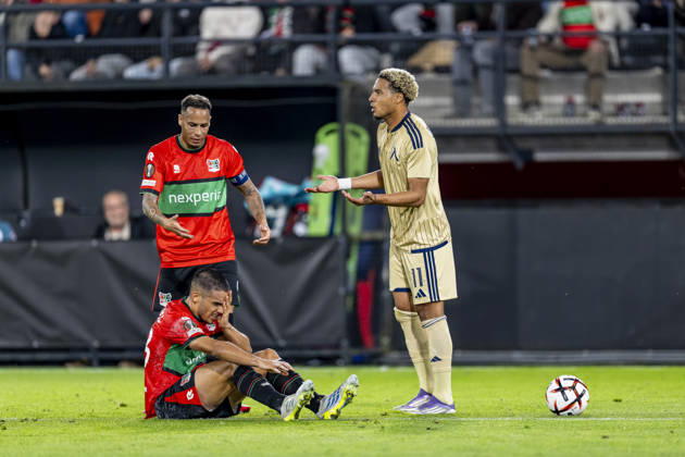 NIJMEGEN - (l-r) NEC Nijmegen forward Tjaronn Chery, NEC Nijmegen defender Gabriel Brás and Levski Sofia forward Armstrong Oko-Flex during the UEFA Europa League match between N.E.C. and Levski Sofia at Stadion De Goffert on 15 October 2026 in Nijmegen, Netherlands. (Photo by DeFodi Images) -