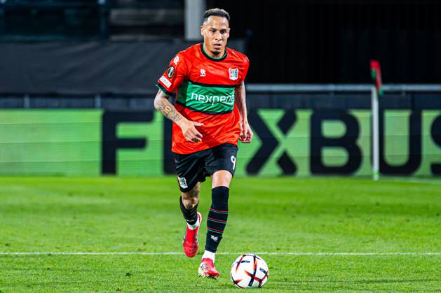 NIJMEGEN - Tjaronn Chery of NEC Nijmegen runs with the ball during the UEFA Europa League match between NEC Nijmegen and Levski Sofia at the Goffertstadion on October 15, 2026 in Nijmegen, the Netherlands. KEVIN SENDERS ANP UEFA Europa League 2026 27 xVIxANPxSportx xMarcelxterxBalsxIVx 572569334 originalFilename: 572569334.jpg