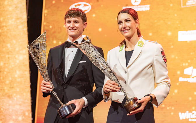 15.10.2026 30. LOTTERIEN Sporthilfe-Gala Preistraeger der NIKI Trophae in der Kategorie Sportler des Jahres 2026 presented by ACP Therapie Profi-Radrennfahrer, Zweiter des Giro d™Italia und Dritter der Vuelta a Espana 2026 Felix Gall und Preistraegerin der NIKI Trophae in der Kategorie Sportlerin des Jahres 2026 presented by Bridgestone Skeleton-Olympiasiegerin 2026 Heeressportlerin Janine Flock. Wien Wiener Stadthalle Wien Österreich