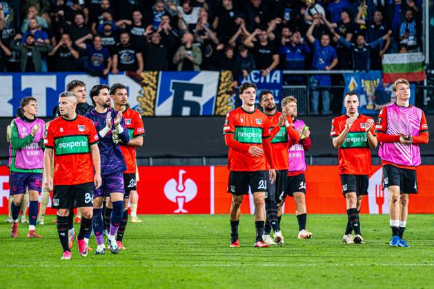 NIJMEGEN - Players of NEC Nijmegen thank the supporters for their support after the UEFA Europa League match between NEC Nijmegen and Levski Sofia at the Goffertstadion on October 15, 2026, in Nijmegen, the Netherlands. KEVIN SENDERS ANP UEFA Europa League 2026 27 xVIxANPxSportx xMarcelxterxBalsxIVx 572571847 originalFilename: 572571847.jpg