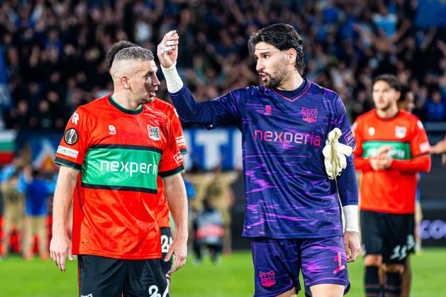NIJMEGEN - Bryan Linssen of NEC Nijmegen is in conversation with goalkeeper Gonzalo Crettaz of NEC Nijmegen after the UEFA Europa League match between NEC Nijmegen and Levski Sofia at the Goffertstadion on October 15, 2026 in Nijmegen, the Netherlands. KEVIN SENDERS ANP UEFA Europa League 2026 27 xVIxANPxSportx xMarcelxterxBalsxIVx 572571855 originalFilename: 572571855.jpg