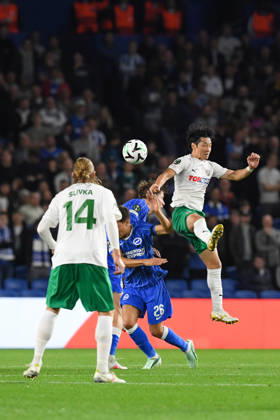 Brighton and Hove Albion v Kauno Zalgiris, UEFA Conference League Yukiyoshi Karashima of Kauno Zalgiris jumps above Yasin Ayari Midfielder of Brighton and Hove Albion to win the ball during the UEFA Conference League match between Brighton and Hove Albion and Kauno Zalgiris at the American Express Stadium, Brighton and Hove, UK on 15 October 2026. Brighton and Hove American Express Stadium East Sussex UK Editorial use only , Copyright: xJeffxMoodx PSI-25024-0033