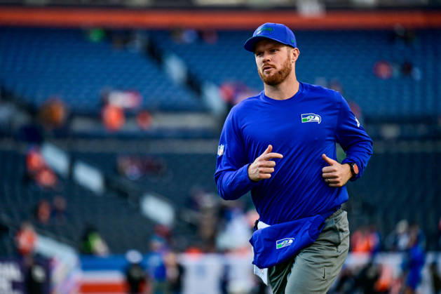 DENVER, CO - OCTOBER 15: Seattle Seahawks quarterback Sam Darnold (14) warms up before a game against the Denver Broncos at Empower Field at Mile High on October 15, 2026 in Denver, Colorado. (Photo by Dustin Bradford Icon Sportswire) NFL, American Football Herren, USA OCT 15 Seahawks at Broncos EDITORIAL USE ONLY Icon132261015002