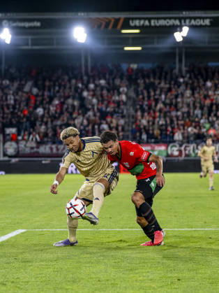 NIJMEGEN - (l-r) Levski Sofia forward Armstrong Oko-Flex and NEC Nijmegen defender Deveron Fonville during the UEFA Europa League match between N.E.C. and Levski Sofia at Stadion De Goffert on 15 October 2026 in Nijmegen, Netherlands. (Photo by DeFodi Images) -