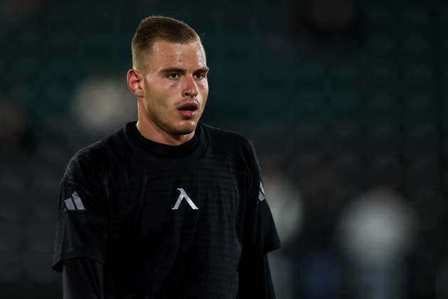 NIJMEGEN, NETHERLANDS - OCTOBER 15: Levski Sofia goalkeeper Svetoslav Vutsov warms up prior to the UEFA Europa League 2026 27 League Phase MD2 match between N.E.C. Nijmegen and PFC Levski Sofia at Goffertstadion on October 15, 2026 in Nijmegen, Netherlands.  Copyright: xRenexNijhuis MBxMediax