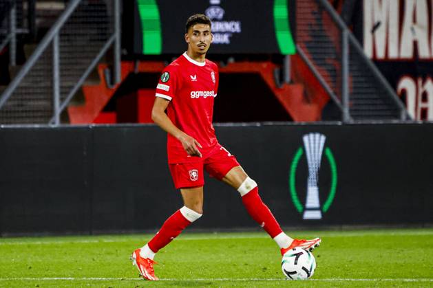ENSCHEDE - Younes Taha of FC Twente dribbles with the ball during the UEFA Conference League match between FC Twente and FC Thun at De Grolsch Veste on October 15, 2026 in Enschede, the Netherlands. WART BRINKERHOF ANP UEFA Conference League 2026 27 xVIxANPxSportx xMarcelxterxBalsxIVx 572580628 originalFilename: 572580628.jpg