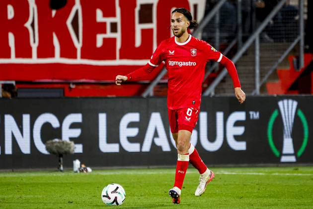 ENSCHEDE - Ramiz Zerrouki of FC Twente runs with the ball during the UEFA Conference League match between FC Twente and FC Thun at De Grolsch Veste on October 15, 2026 in Enschede, the Netherlands. WART BRINKERHOF ANP UEFA Conference League 2026 27 xVIxANPxSportx xMarcelxterxBalsxIVx 572580630 originalFilename: 572580630.jpg