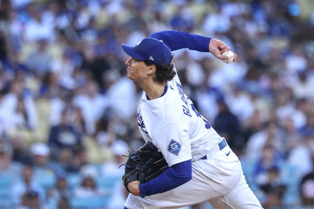 MLB, Baseball Herren, USA Postseason: NLCS Game 4 - Los Angeles Dodgers vs Milwaukee Brewers Los Angeles Dodgers pitcher Tyler Glasnow in action during Game 4 of the National League Championship Series between the Los Angeles Dodgers and the Milwaukee Brewers at Dodger Stadium in Los Angeles, California, USA, 15 October 2026. LOS ANGELES CALIFORNIA UNITED STATES  Copyright: xCHRISxTORRESx