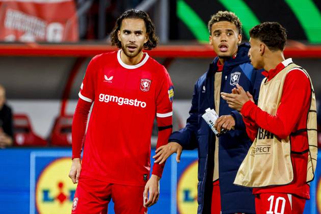 ENSCHEDE - Ramiz Zerrouki of FC Twente in conversation with Daouda Weidmann of FC Twente and Younes Taha of FC Twente during the UEFA Conference League match between FC Twente and FC Thun at De Grolsch Veste on 15 October 2026 in Enschede, the Netherlands. WART BRINKERHOF ANP UEFA Conference League 2026 27 xVIxANPxSportx xMarcelxterxBalsxIVx 572580871 originalFilename: 572580871.jpg