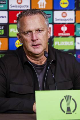 ENSCHEDE - FC Twente head coach John van den Brom attends a press conference, PK, Pressekonferenz following the UEFA Conference League match between FC Twente and FC Thun at De Grolsch Veste on October 15, 2026, in Enschede, the Netherlands. WART BRINKERHOF ANP UEFA Conference League 2026 27 xVIxANPxSportx xMarcelxterxBalsxIVx 572580924 originalFilename: 572580924.jpg