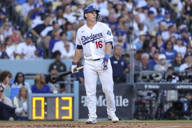 MLB, Baseball Herren, USA Postseason: NLCS Game 4 - Los Angeles Dodgers vs Milwaukee Brewers Los Angeles Dodgers catcher Will Smith in action during Game 4 of the National League Championship Series between the Los Angeles Dodgers and the Milwaukee Brewers at Dodger Stadium in Los Angeles, California, USA, 15 October 2026. LOS ANGELES CALIFORNIA UNITED STATES  Copyright: xCHRISxTORRESx