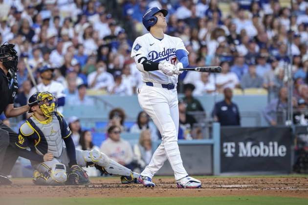 MLB, Baseball Herren, USA Postseason: NLCS Game 4 - Los Angeles Dodgers vs Milwaukee Brewers Los Angeles Dodgers designated hitter Shohei Ohtani hits a home run during Game 4 of the National League Championship Series between the Los Angeles Dodgers and the Milwaukee Brewers at Dodger Stadium in Los Angeles, California, USA, 15 October 2026. LOS ANGELES CALIFORNIA UNITED STATES  Copyright: xCHRISxTORRESx