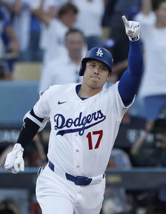 Los Angeles Dodgers designated hitter Shohei Ohtani (17) runs the bases after hitting a three-run home run against the Milwaukee Brewers in the second inning during game four of the MLB, Baseball Herren, USA National League Championship Series at Dodger Stadium in Los Angeles, California, on Thursday, October 15, 2026.  LAP20261015713 CAROLINExBREHMAN