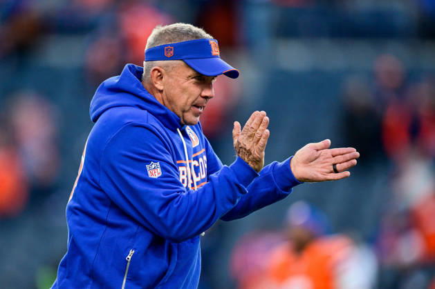 DENVER, CO - OCTOBER 15: Denver Broncos head coach Sean Payton looks on as players warm up before a game between the Seattle Seahawks and the Denver Broncos at Empower Field at Mile High on October 15, 2026 in Denver, Colorado. (Photo by Dustin Bradford Icon Sportswire) NFL, American Football Herren, USA OCT 15 Seahawks at Broncos EDITORIAL USE ONLY Icon132261015004