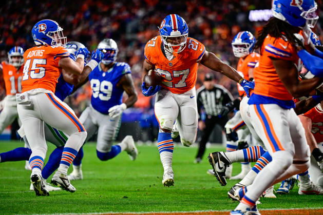 DENVER, CO - OCTOBER 15: Denver Broncos running back J.K. Dobbins (27) scores a second quarter touchdown on a carry during a game between the Seattle Seahawks and the Denver Broncos at Empower Field at Mile High on October 15, 2026 in Denver, Colorado. (Photo by Dustin Bradford Icon Sportswire) NFL, American Football Herren, USA OCT 15 Seahawks at Broncos EDITORIAL USE ONLY Icon132261015034