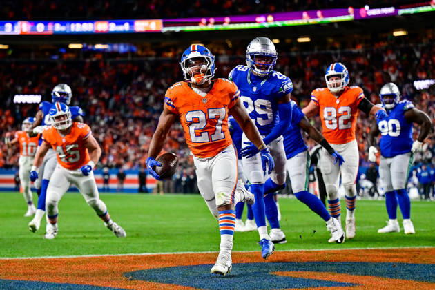 DENVER, CO - OCTOBER 15: Denver Broncos running back J.K. Dobbins (27) celebrates after scoring a second quarter touchdown on a carry during a game between the Seattle Seahawks and the Denver Broncos at Empower Field at Mile High on October 15, 2026 in Denver, Colorado. (Photo by Dustin Bradford Icon Sportswire) NFL, American Football Herren, USA OCT 15 Seahawks at Broncos EDITORIAL USE ONLY Icon132261015036