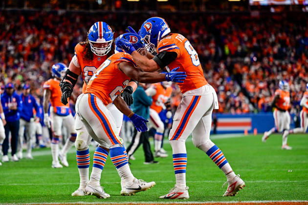DENVER, CO - OCTOBER 15: Denver Broncos running back J.K. Dobbins (27) celebrates after scoring a second quarter touchdown on a carry during a game between the Seattle Seahawks and the Denver Broncos at Empower Field at Mile High on October 15, 2026 in Denver, Colorado. (Photo by Dustin Bradford Icon Sportswire) NFL, American Football Herren, USA OCT 15 Seahawks at Broncos EDITORIAL USE ONLY Icon132261015040