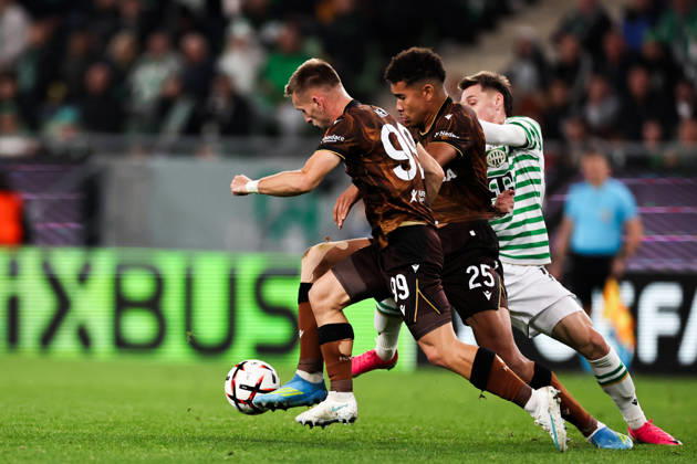(261016) -- BUDAPEST, Oct. 16, 2026 -- Amar Memic (L) and Christophe Kabongo (C) of Viktoria Plzen vie with Marius Corbu of Ferencvaros during the UEFA Europa League 2026 27 League Phase match between Ferencvaros and Viktoria Plzen in Budapest, Hungary, Oct. 15, 2026. ) (SP)HUNGARY-BUDAPEST-FOOTBALL-UEFA EUROPA LEAGUE-FERENCVAROS VS VIKTORIA PLZEN HuxZhixuan 