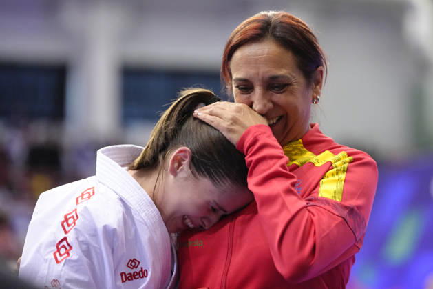 2026 World Cadet, Junior & U21, U 21 Karate Championships BIELSKO-BIALA, POLAND - OCTOBER 16: Celia Cofradas Del Castillo of Spain celebrates victory with her coach after the cadet female kumite -47kg semi-final at the 2026 World Cadet, Junior & U21 Karate Championships at Hala Pod Debowcem on October 16, 2026 in Bielsko-Biala, Poland. Bielsko-Biala Hala Pod Debowcem Poland Copyright: x2026xKaratexInsights PSxImagesxKjetilxWaber KaratexInsightsx