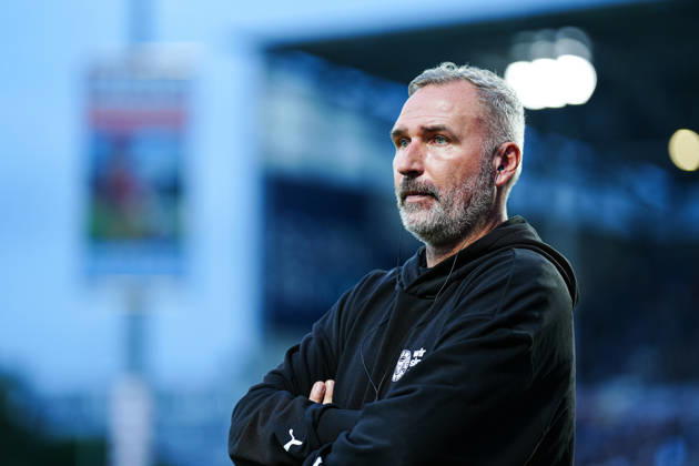 Tim Walter (Holstein Kiel, Trainer) GER, Holstein Kiel vs. Hertha BSC, Fußball, 2. Bundesliga, Spieltag 08, Saison 2026 2027, 16.10.2026 DFL REGULATIONS PROHIBIT ANY USE OF PHOTOGRAPHS AS IMAGE SEQUENCES AND OR QUASI-VIDEO GER, Holstein Kiel vs. Hertha BSC, Fußball, 2. Bundesliga, Spieltag 08, Saison 2026 2027, 16.10.2026 Kiel Copyright: xEibner-Pressefoto MarcelxvonxFehrnx EP_MFN