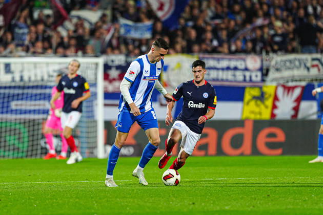 Niklas Kolbe (Hertha BSC, 27), Guillermo Balzi (Holstein Kiel, 08) GER, Holstein Kiel vs. Hertha BSC, Fußball, 2. Bundesliga, Spieltag 08, Saison 2026 2027, 16.10.2026 DFL REGULATIONS PROHIBIT ANY USE OF PHOTOGRAPHS AS IMAGE SEQUENCES AND OR QUASI-VIDEO GER, Holstein Kiel vs. Hertha BSC, Fußball, 2. Bundesliga, Spieltag 08, Saison 2026 2027, 16.10.2026 Kiel Copyright: xEibner-Pressefoto MarcelxvonxFehrnx EP_MFN