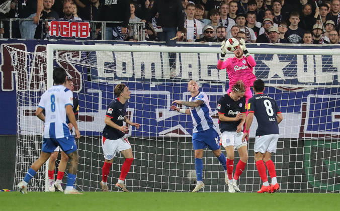 Torhueter Timon Weiner (Holstein Kiel) Fussball, Herren, Saison 2026 2027, 2.BL, Holstein Stadion, Holstein Kiel gegen Hertha BSC Berlin DFL REGULATIONS PROHIBIT ANY USE OF PHOTOGRAPHS AS IMAGE SEQUENCES AND OR QUASI-VIDEO.