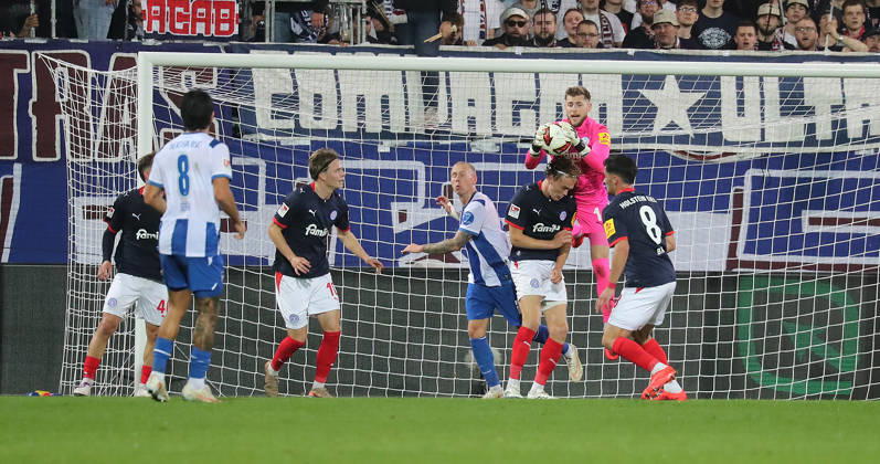 Torhueter Timon Weiner (Holstein Kiel) Fussball, Herren, Saison 2026 2027, 2.BL, Holstein Stadion, Holstein Kiel gegen Hertha BSC Berlin DFL REGULATIONS PROHIBIT ANY USE OF PHOTOGRAPHS AS IMAGE SEQUENCES AND OR QUASI-VIDEO.