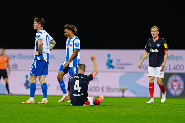 Verletzung Sebastian Schonlau (Holstein Kiel, 04) GER, Holstein Kiel vs. Hertha BSC, Fußball, 2. Bundesliga, Spieltag 08, Saison 2026 2027, 16.10.2026 DFL REGULATIONS PROHIBIT ANY USE OF PHOTOGRAPHS AS IMAGE SEQUENCES AND OR QUASI-VIDEO GER, Holstein Kiel vs. Hertha BSC, Fußball, 2. Bundesliga, Spieltag 08, Saison 2026 2027, 16.10.2026 Kiel Copyright: xEibner-Pressefoto MarcelxvonxFehrnx EP_MFN