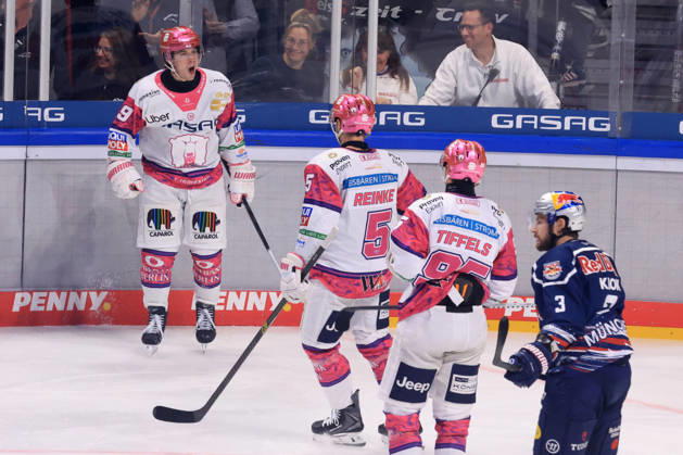 16.10.2026, DEU, GER, Eishockey, 9.Spieltag, Saison 2026 27, Berlin, Eisbaeren Berlin vs. RB Muenchen 1:0 durch Ty Ronning ( Eisbaeren Berlin 9 ), Jubel, jubelt, Freude, Glueck, gluecklich, positive Emotionen, nordphoto GmbH Engler Berlin Uber-Arena Berlin Deutschland Copyright: xNordphotox xEnglerx