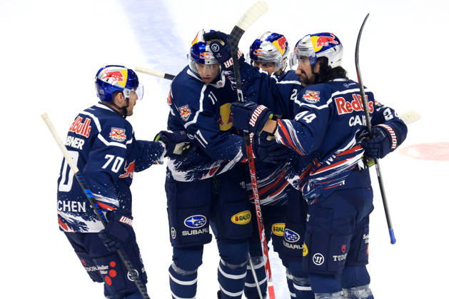 16.10.2026, DEU, GER, Eishockey, 9.Spieltag, Saison 2026 27, Berlin, Eisbaeren Berlin vs. RB Muenchen 1:0 durch RYAN MURPHY ( RedBull Muenchen 24 ), Jubel, jubelt, Freude, Glueck, gluecklich, positive Emotionen, RedBull Muenchen-Spieler nordphoto GmbH Engler Berlin Uber-Arena Berlin Deutschland Copyright: xNordphotox xEnglerx