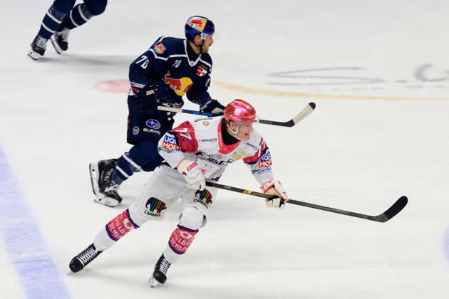 16.10.2026, DEU, GER, Eishockey, 9.Spieltag, Saison 2026 27, Berlin, Eisbaeren Berlin vs. RB Muenchen Eric Hoerdler ( Eisbaeren Berlin 77 ), Maximilian Daubner ( RedBull Muenchen 70 ) nordphoto GmbH Engler Berlin Uber-Arena Berlin Deutschland Copyright: xNordphotox xEnglerx