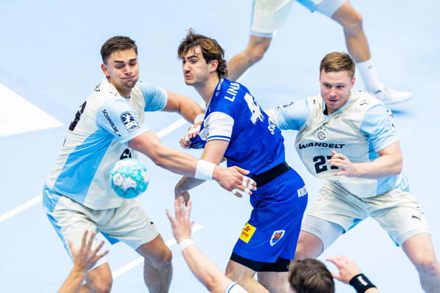 16.10.2026, GER, Handball, Maenner, Saison 26 27, Opel 1.Bl, 9.Spieltag, ThSV Eisenach - VfL Gummersbach Stephan Seitz (ThSV Eisenach,44), Kristjan Horzen (VfL Gummersbach) 99817 Eisenach Werner-Assmann-Halle Am Sportp Thueringen Deutschland