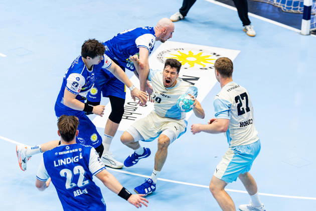 16.10.2026, GER, Handball, Maenner, Saison 26 27, Opel 1.Bl, 9.Spieltag, ThSV Eisenach - VfL Gummersbach Alex Dujshebaev (VfL Gummersbach), Tillman Leu (ThSV Eisenach,99), Dominik Solak (ThSV Eisenach,30) 99817 Eisenach Werner-Assmann-Halle Am Sportp Thueringen Deutschland