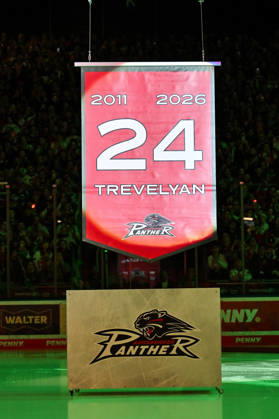 Penny DEL; Augsburger Panther - Adler Mannheim, 16.10.2026 AUGSBURG, GERMANY; 16. OCTOBER: im die Nummer von T. J. TREVELYAN, die heute unters Hallendach gezogen wird vor dem Match der Penny DEL zwischen den Augsburger Panthern und den Adler Mannheim am 9. Spieltag im Curt Frenzel Stadion Copyright: xBEAUTIFULxSPORTS Goldbergx