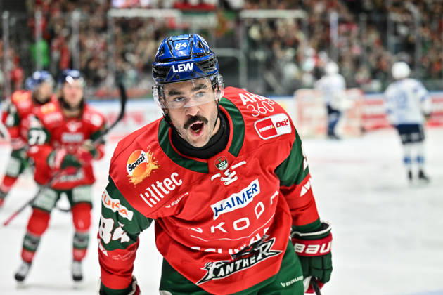 Penny DEL; Augsburger Panther - Adler Mannheim, 16.10.2026 AUGSBURG, GERMANY; 16. OCTOBER: Jubel der Panther nach dem Treffer zum 1-0 durch Trevor PARKES (Augsburger Panther 84) Tor Torschuetze Freude Happy während dem Match der Penny DEL zwischen den Augsburger Panthern und den Adler Mannheim am 9. Spieltag im Curt Frenzel Stadion Copyright: xBEAUTIFULxSPORTS Goldbergx