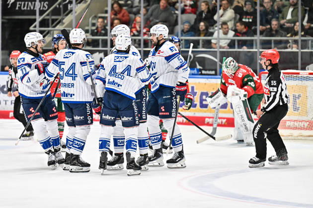 Penny DEL; Augsburger Panther - Adler Mannheim, 16.10.2026 AUGSBURG, GERMANY; 16. OCTOBER: Jubel der Gäste nach dem Treffer zum 1-1 durch Maximilian HEIM (Adler Mannheim 86) Tor Torschuetze Freude Happy während dem Match der Penny DEL zwischen den Augsburger Panthern und den Adler Mannheim am 9. Spieltag im Curt Frenzel Stadion Copyright: xBEAUTIFULxSPORTS Goldbergx