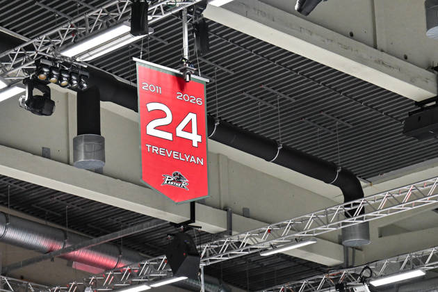 Penny DEL; Augsburger Panther - Adler Mannheim, 16.10.2026 AUGSBURG, GERMANY; 16. OCTOBER: im Bild die Nummer 24 von T. J. TREVELYAN unter dem Hallendach während dem Match der Penny DEL zwischen den Augsburger Panthern und den Adler Mannheim am 9. Spieltag im Curt Frenzel Stadion Copyright: xBEAUTIFULxSPORTS Goldbergx