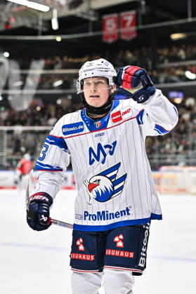 Penny DEL; Augsburger Panther - Adler Mannheim, 16.10.2026 AUGSBURG, GERMANY; 16. OCTOBER: Jubel der Gäste nach dem Treffer zum 1-2 durch Zachary SOLOW (Adler Mannheim 73) Tor Torschuetze Freude Happy während dem Match der Penny DEL zwischen den Augsburger Panthern und den Adler Mannheim am 9. Spieltag im Curt Frenzel Stadion Copyright: xBEAUTIFULxSPORTS Goldbergx