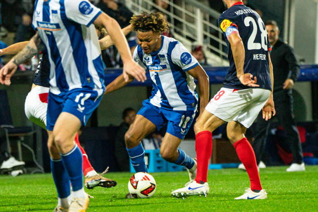 Oluwaseun Adewumi (Hertha BSC, 19) 16.10.2026, Holstein Kiel vs Hertha BSC, Fussball, 2. Bundesliga, Holstein Stadion, Kiel DFL regulations prohibit any use of photographs as image sequences and or quasi-video. Copyright: HMBxMedia xFinnxWeidmann