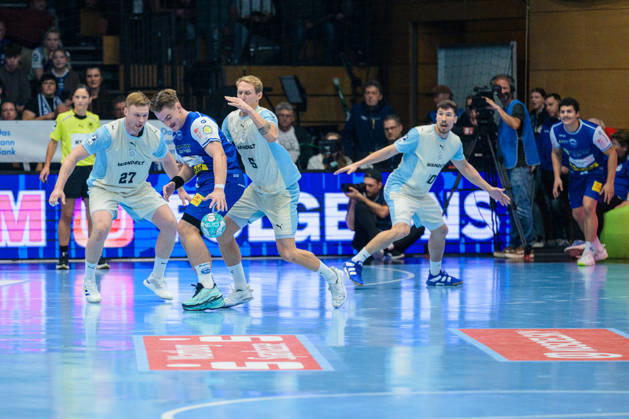 Felix Aellen (ThSV Eisenach, 22), Tilen Kodrin (VfL Gummersbach, 05), Kristjan Horzen (VfL Gummersbach, 27), Alex Dujshebaev (VfL Gummersbach, 10), Gian Attenhofer (ThSV Eisenach, 11) GER, ThSV Eisenach gegen VfL Gummersbach, 1. Opel Handballbundesliga, Handball, 9.Spieltag, Saison 2026 2027, 20.00 Uhr, 16.10.2026 GER, ThSV Eisenach gegen VfL Gummersbach, 1. Opel Handballbundesliga, Handball, 9.Spieltag, Saison 2026 2027, 20.00 Uhr, 16.10.2026 Eisenach Copyright: xMartinxHerbstx