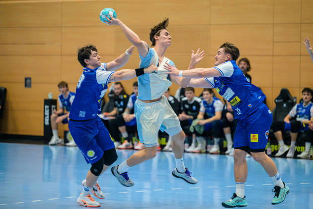 Miro Schluroff (VfL Gummersbach, 15), Tillman Leu (ThSV Eisenach, 99), Felix Aellen (ThSV Eisenach, 22) GER, ThSV Eisenach gegen VfL Gummersbach, 1. Opel Handballbundesliga, Handball, 9.Spieltag, Saison 2026 2027, 20.00 Uhr, 16.10.2026 GER, ThSV Eisenach gegen VfL Gummersbach, 1. Opel Handballbundesliga, Handball, 9.Spieltag, Saison 2026 2027, 20.00 Uhr, 16.10.2026 Eisenach Copyright: xMartinxHerbstx