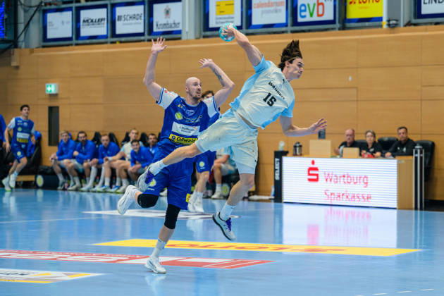 Miro Schluroff (VfL Gummersbach, 15), Dominik Solak (ThSV Eisenach, 30) GER, ThSV Eisenach gegen VfL Gummersbach, 1. Opel Handballbundesliga, Handball, 9.Spieltag, Saison 2026 2027, 20.00 Uhr, 16.10.2026 GER, ThSV Eisenach gegen VfL Gummersbach, 1. Opel Handballbundesliga, Handball, 9.Spieltag, Saison 2026 2027, 20.00 Uhr, 16.10.2026 Eisenach Copyright: xMartinxHerbstx