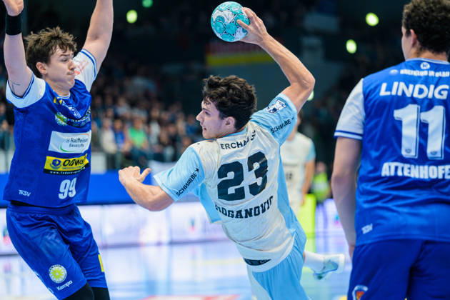 Nikola Roganovic (VfL Gummersbach, 23), Tillman Leu (ThSV Eisenach, 99), Gian Attenhofer (ThSV Eisenach, 11) GER, ThSV Eisenach gegen VfL Gummersbach, 1. Opel Handballbundesliga, Handball, 9.Spieltag, Saison 2026 2027, 20.00 Uhr, 16.10.2026 GER, ThSV Eisenach gegen VfL Gummersbach, 1. Opel Handballbundesliga, Handball, 9.Spieltag, Saison 2026 2027, 20.00 Uhr, 16.10.2026 Eisenach Copyright: xMartinxHerbstx