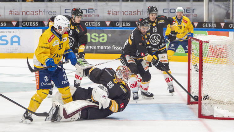 LUGANO, SWITZERLAND - OCTOBER 16: goalkeeper Robert Mayer of Lugano can™t saves on Frederic Allard of Davos not showed) during the game between HC Lugano v HC Davos at the Corner Arena on October 16, 2026 in Lugano, Switzerland. Lugano Ticino Switzerland Copyright: xJustPictures.ch JarixPestelaccix jp-en-EuSpIm-JP6_JAr_NL_HCL_HCDavos_16Ott2026_000116