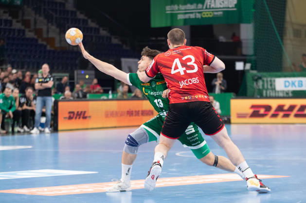Handball, HBL2: SC DHfK Leipzig - ASV Hamm-Westfalen; 16.10.2026 Matej Klima (13, SC DHfK Leipzig) im Griff von Jann Keno Jacobs (43, ASV Hamm-Westfalen). Handball, 2. Bundesliga, Saison 2026 2027, 8. Spieltag: SC DHfK Leipzig vs. ASV Hamm-Westfalen am 16.10.2026 in der Quarterback Immobilien Arena Leipzig. Copyright: xBEAUTIFULxSPORTS JanxKaeferx